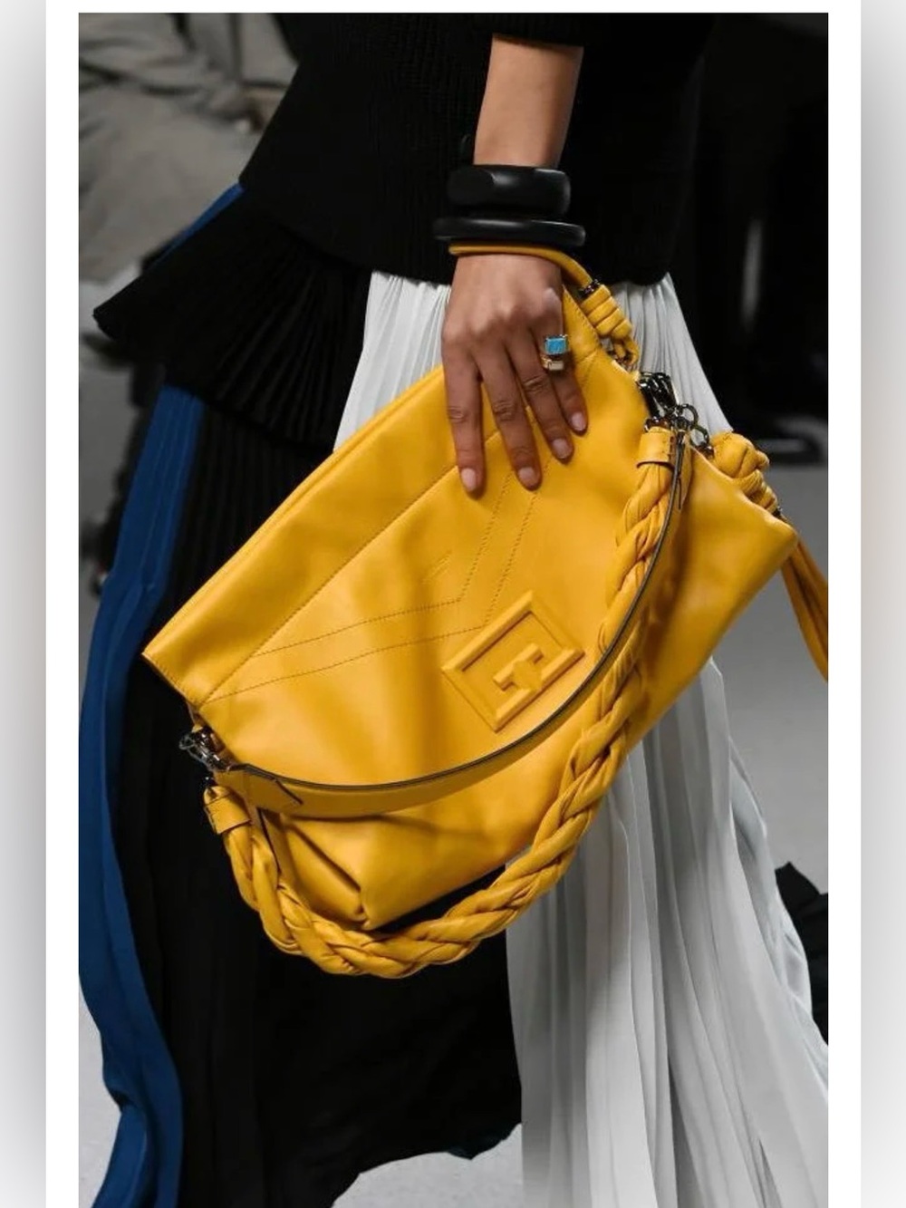 🚨$369 Down From $489 MEMORIAL DAY SALE Givenchy ID93 Shoulder Bag 🚨 - Picture 17 of 17